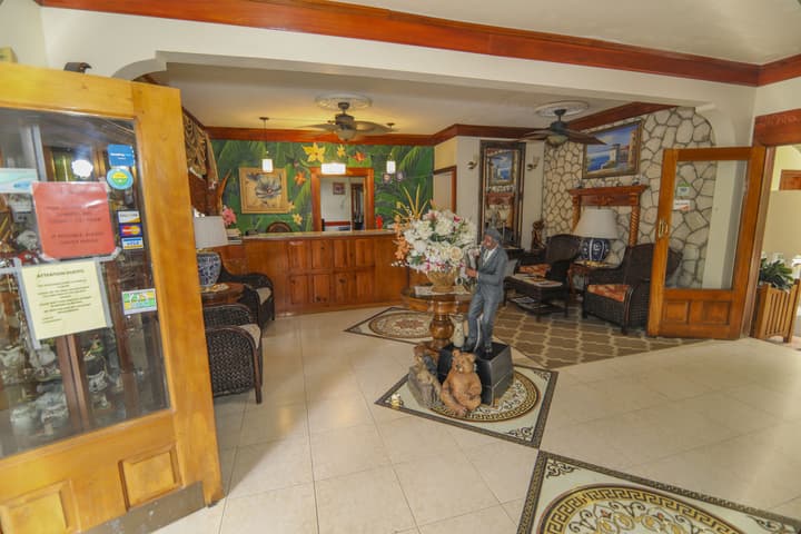 Rayon Hotel
