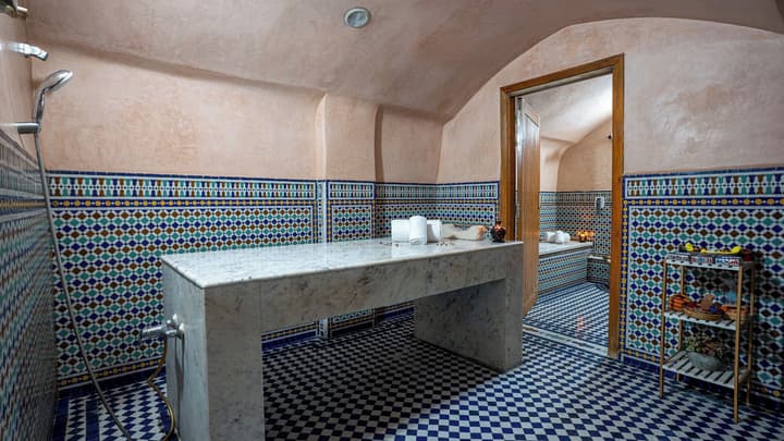 Alwalid Hotel