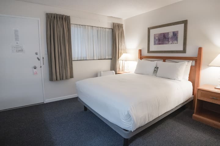 Robin Hood Inn & Suites