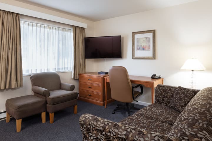 Robin Hood Inn & Suites
