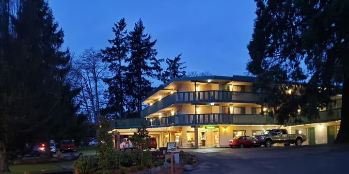 Robin Hood Inn & Suites