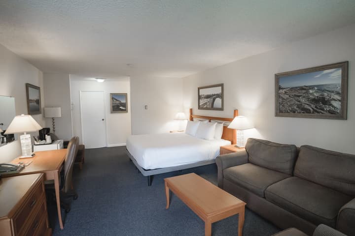 Robin Hood Inn & Suites