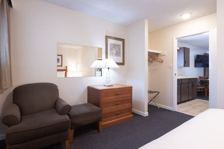 Robin Hood Inn & Suites