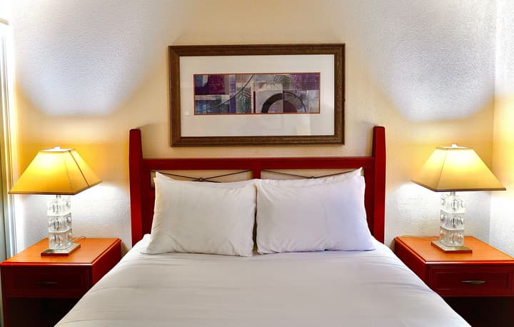 Robin Hood Inn & Suites