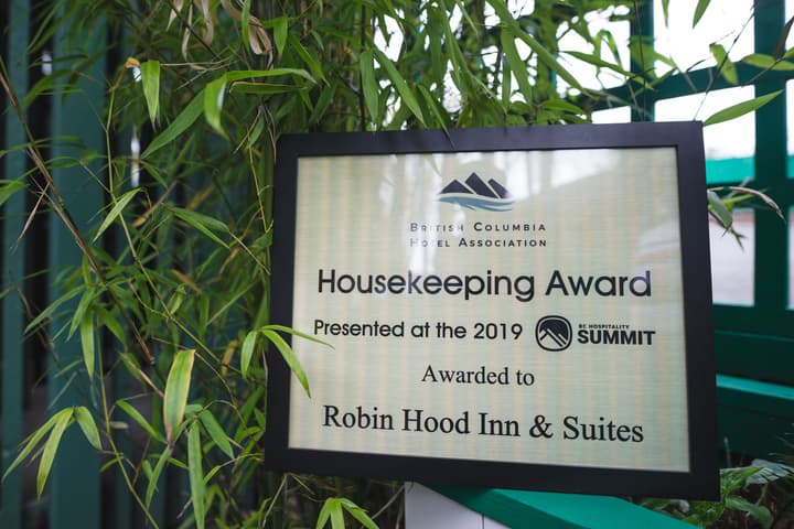 Robin Hood Inn & Suites