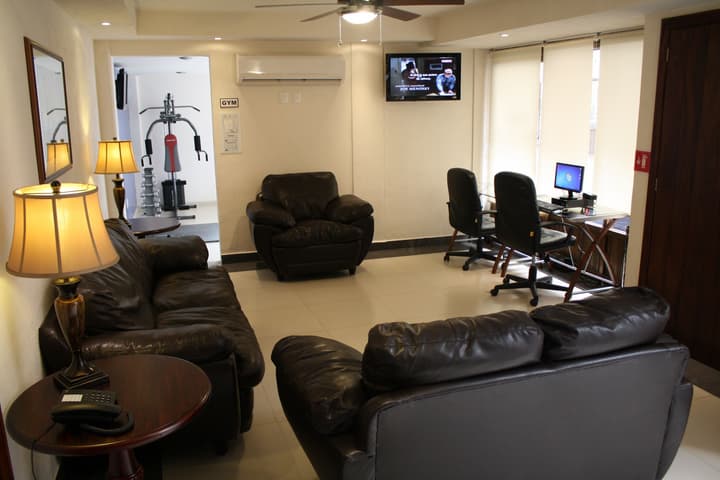 Hotel Porto Allegro - Near Malecon