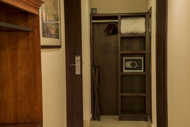Hotel Porto Allegro - Near Malecon