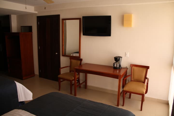 Hotel Porto Allegro - Near Malecon