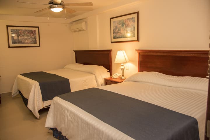 Hotel Porto Allegro - Near Malecon