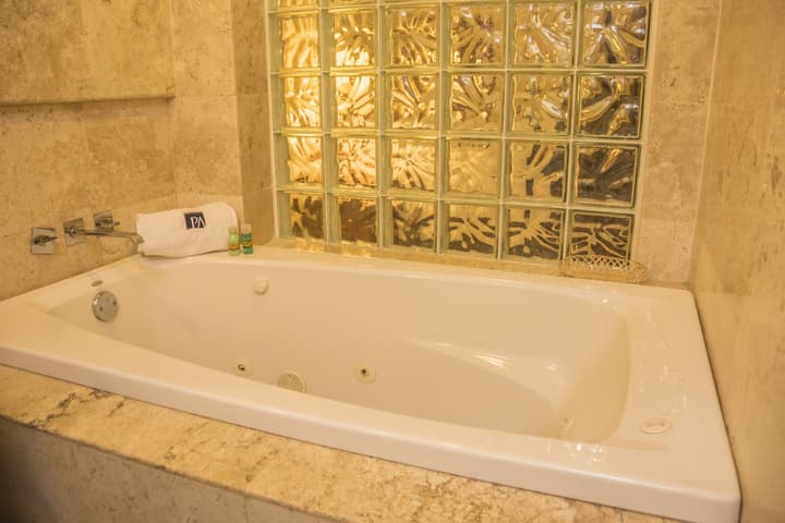 Hotel Porto Allegro - Near Malecon