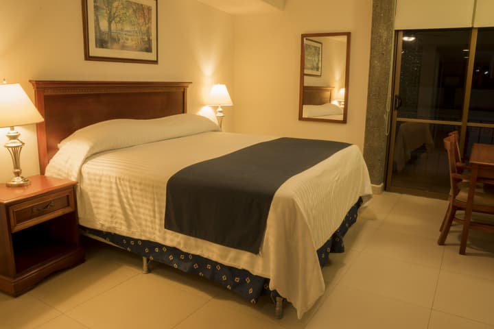 Hotel Porto Allegro - Near Malecon