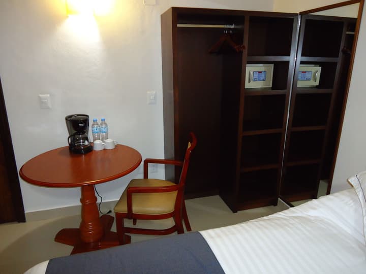 Hotel Porto Allegro - Near Malecon