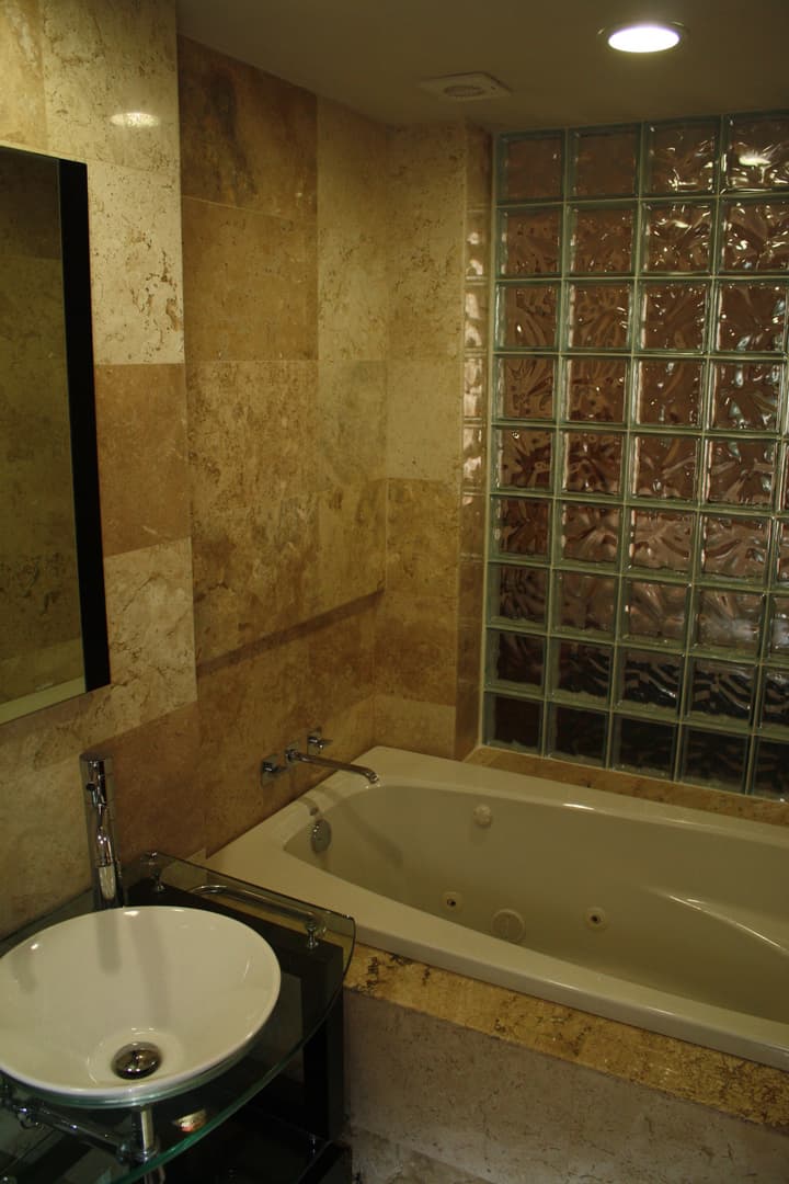 Hotel Porto Allegro - Near Malecon