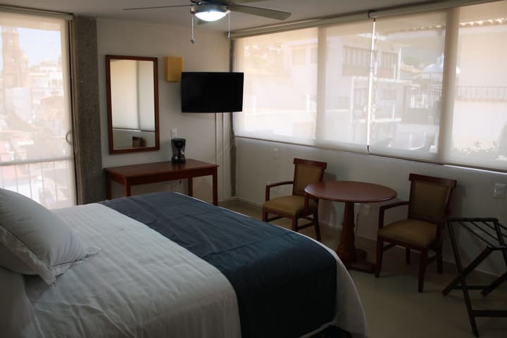 Hotel Porto Allegro - Near Malecon
