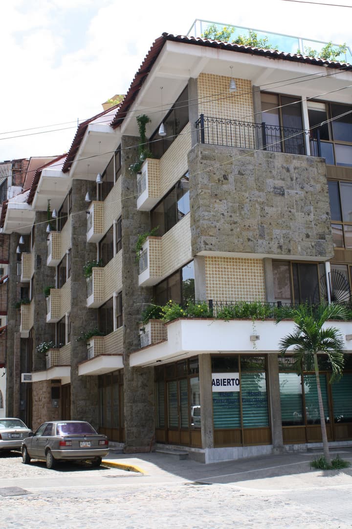 Hotel Porto Allegro - Near Malecon