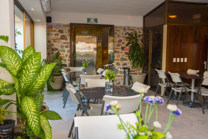 Hotel Porto Allegro - Near Malecon