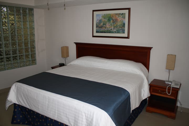 Hotel Porto Allegro - Near Malecon
