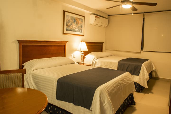 Hotel Porto Allegro - Near Malecon