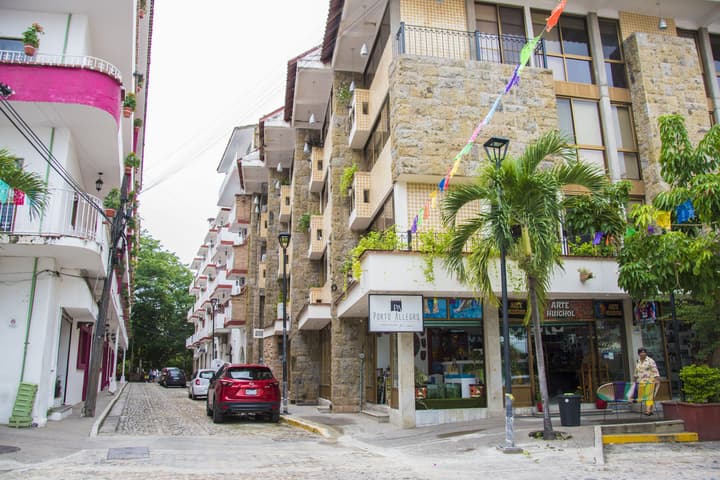 Hotel Porto Allegro - Near Malecon