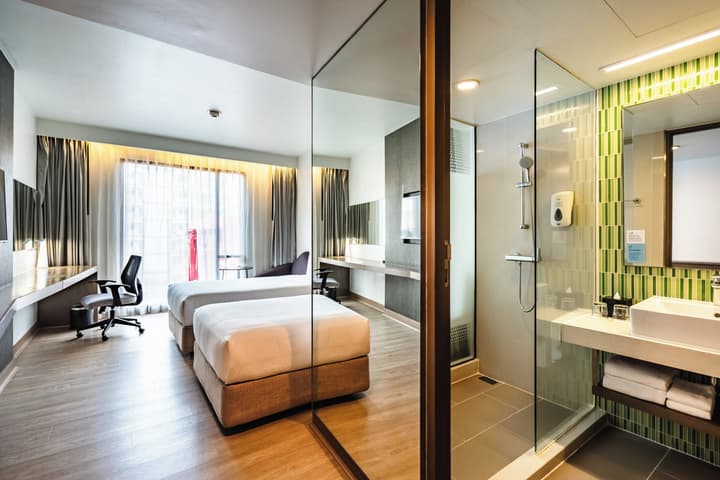 Holiday Inn Express Bangkok Sukhumvit 11 by IHG