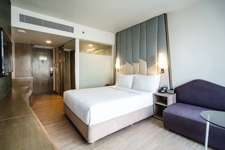 Holiday Inn Express Bangkok Sukhumvit 11 by IHG