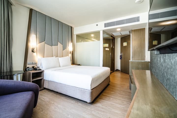 Holiday Inn Express Bangkok Sukhumvit 11 by IHG