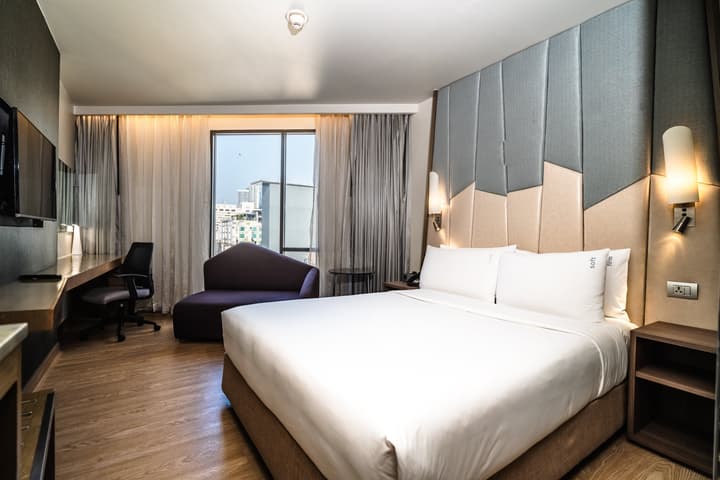 Holiday Inn Express Bangkok Sukhumvit 11 by IHG