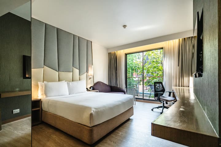 Holiday Inn Express Bangkok Sukhumvit 11 by IHG