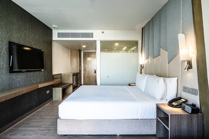 Holiday Inn Express Bangkok Sukhumvit 11 by IHG