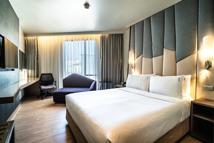 Holiday Inn Express Bangkok Sukhumvit 11 by IHG