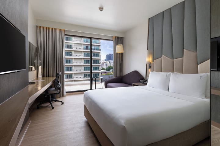 Holiday Inn Express Bangkok Sukhumvit 11 by IHG
