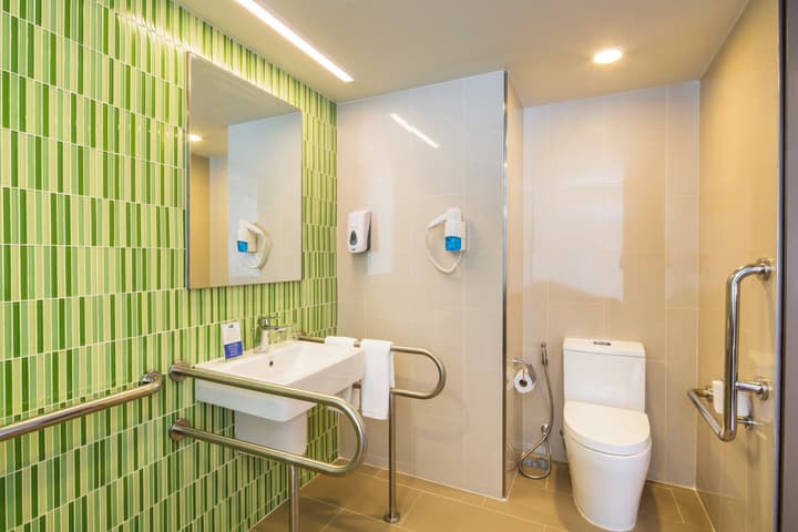 Holiday Inn Express Bangkok Sukhumvit 11 by IHG