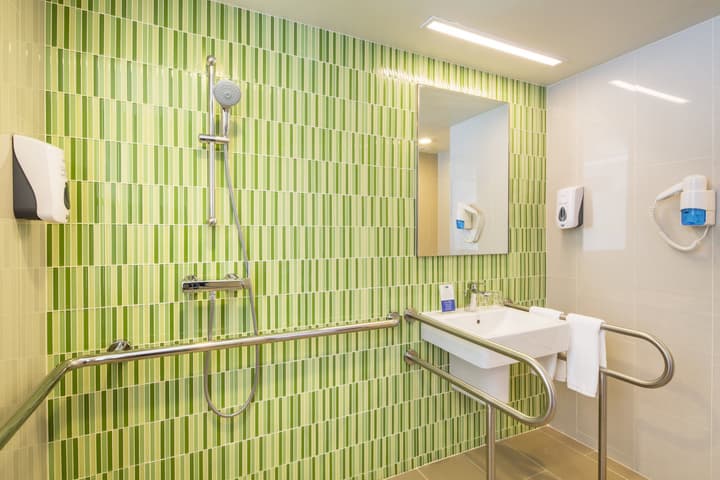 Holiday Inn Express Bangkok Sukhumvit 11 by IHG