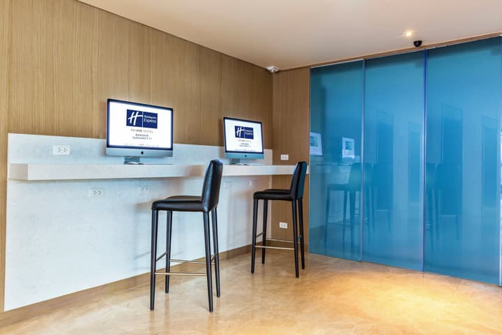 Holiday Inn Express Bangkok Sukhumvit 11 by IHG