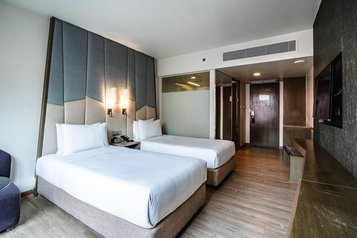 Holiday Inn Express Bangkok Sukhumvit 11 by IHG
