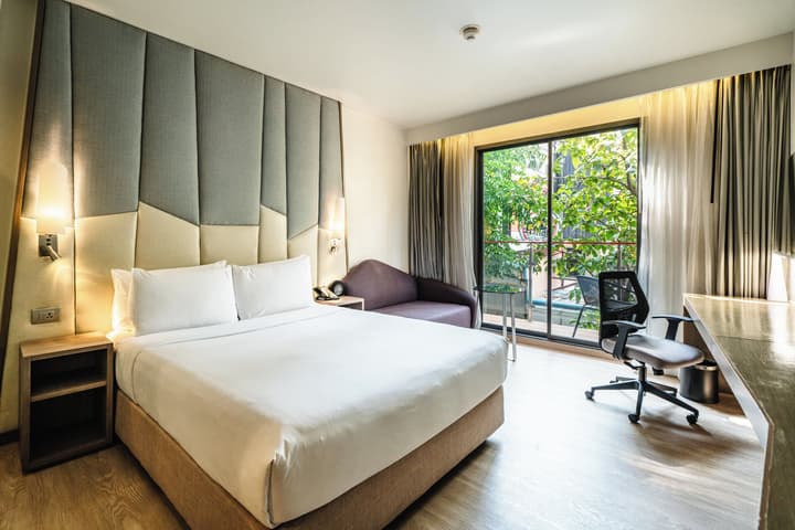 Holiday Inn Express Bangkok Sukhumvit 11 by IHG