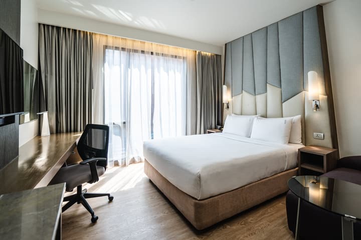 Holiday Inn Express Bangkok Sukhumvit 11 by IHG