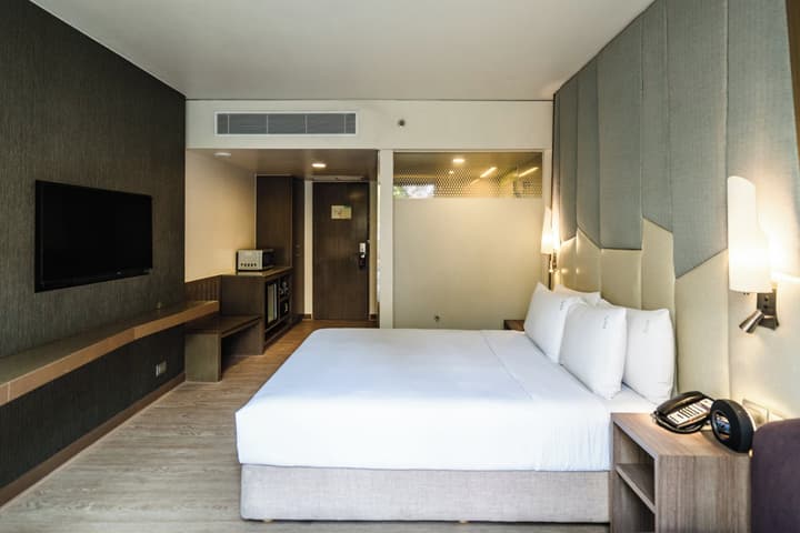 Holiday Inn Express Bangkok Sukhumvit 11 by IHG