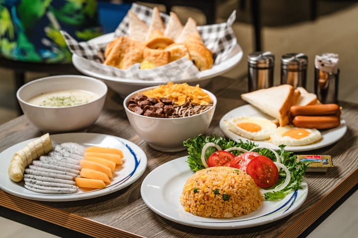 Holiday Inn Express Bangkok Sukhumvit 11 by IHG