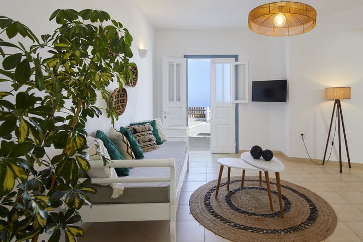 Athiri Santorini Hotel