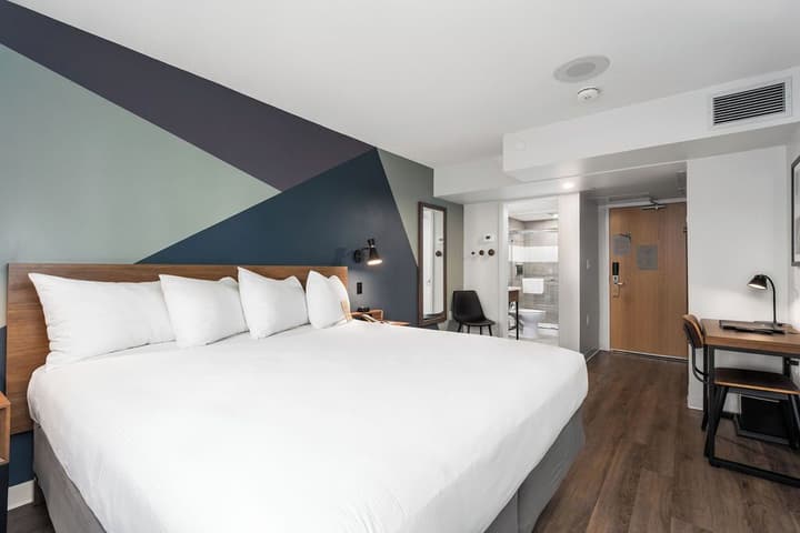 Hotel Willo (formerly YWCA Hotel Vancouver)