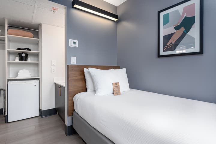 Hotel Willo (formerly YWCA Hotel Vancouver)
