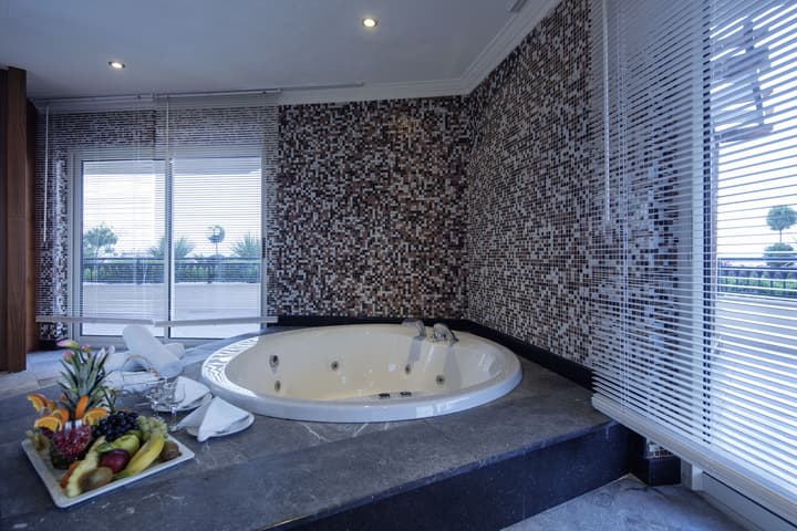 Crystal Sunset Pearl Collection - All inclusive