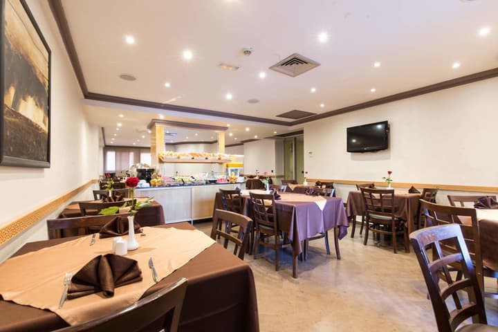 Almas Hotel