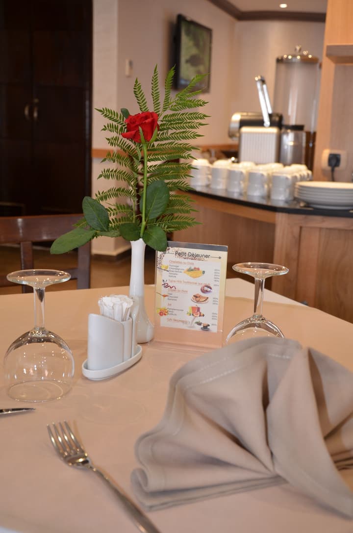 Almas Hotel