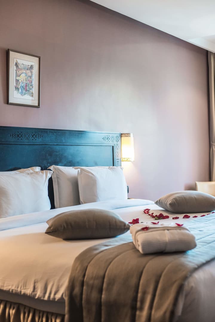 Almas Hotel