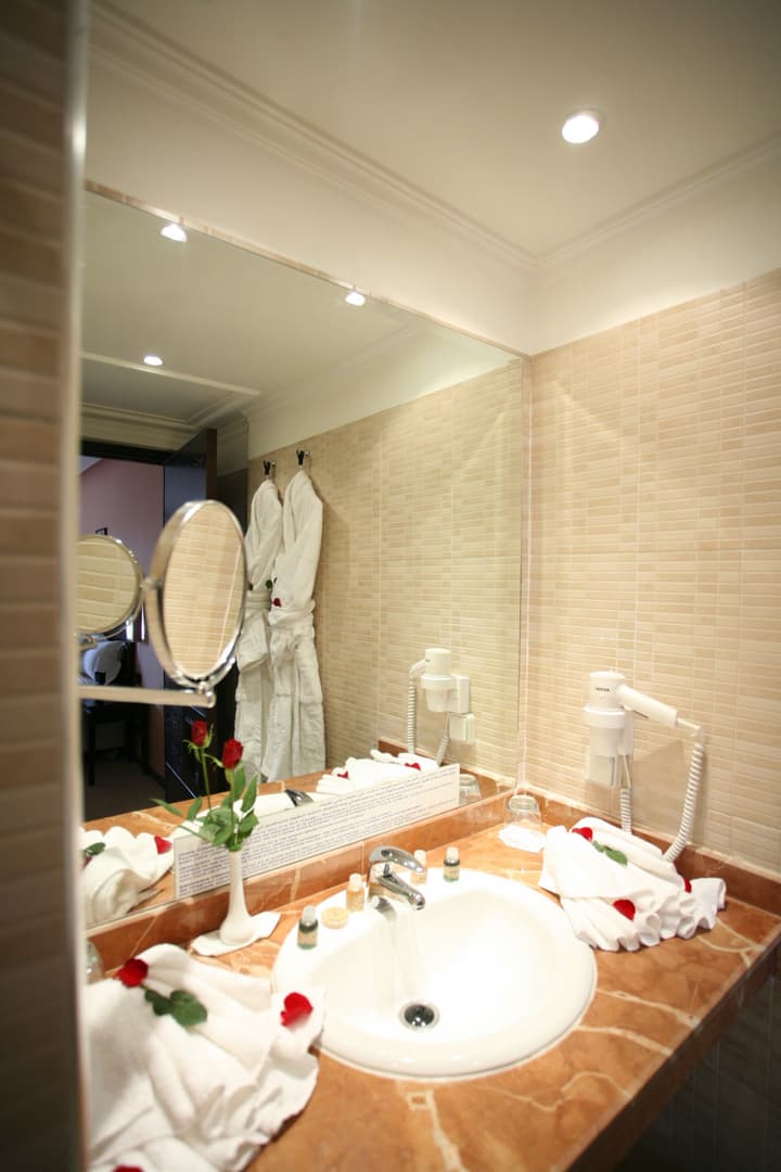 Almas Hotel