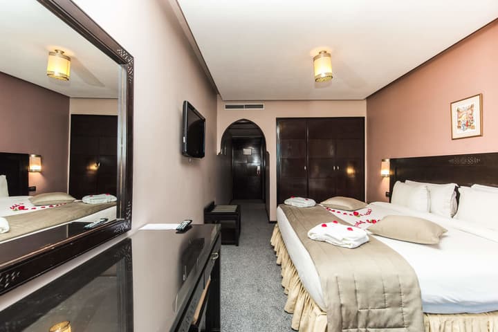 Almas Hotel