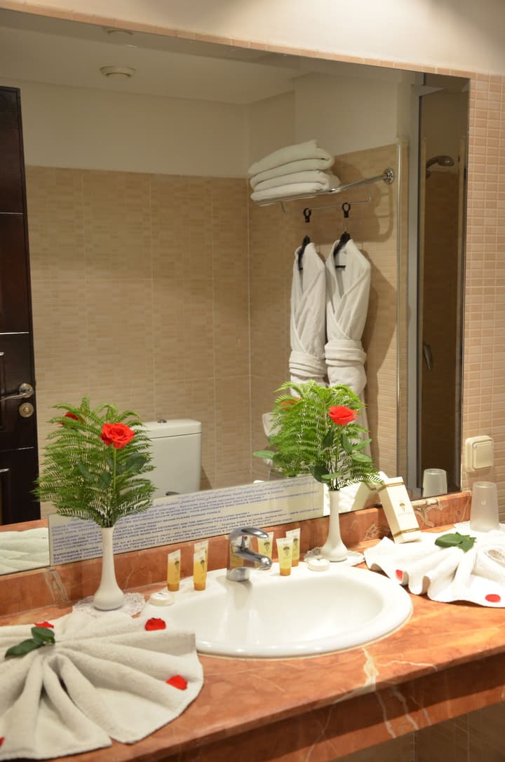 Almas Hotel