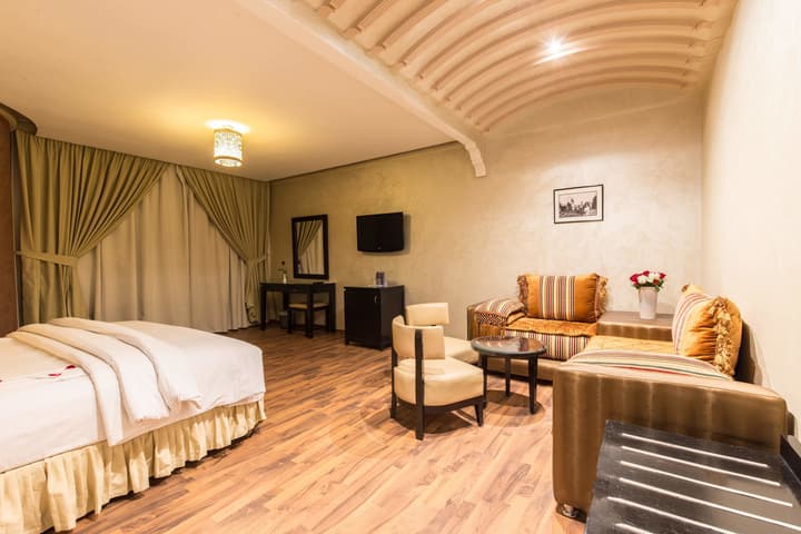 Almas Hotel